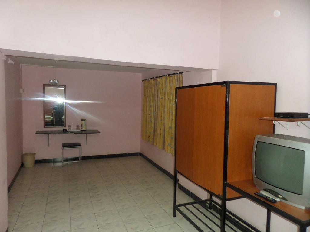 Hotel Chalukya Deluxe Kolhapur Exterior foto